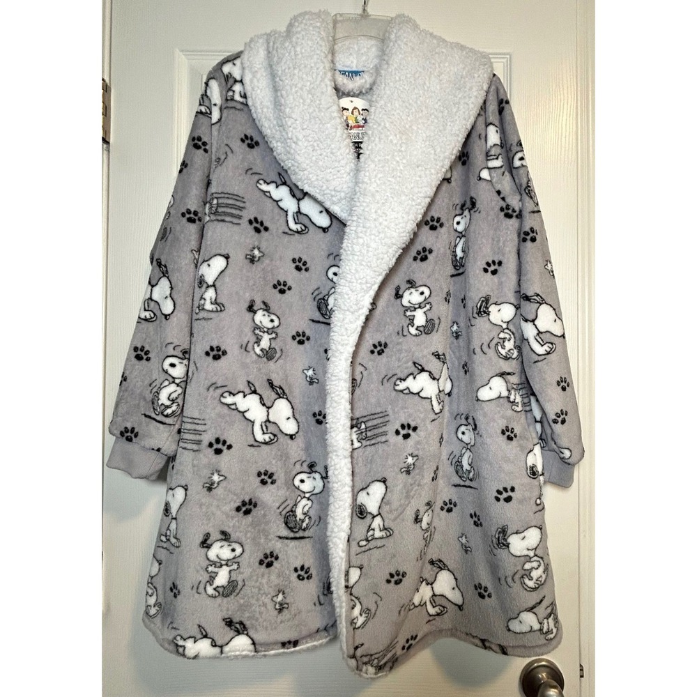 Peanuts Snoopy Plush Sherpa Robe Womens Medium Gray Berkshire Cozy Lounge NWT